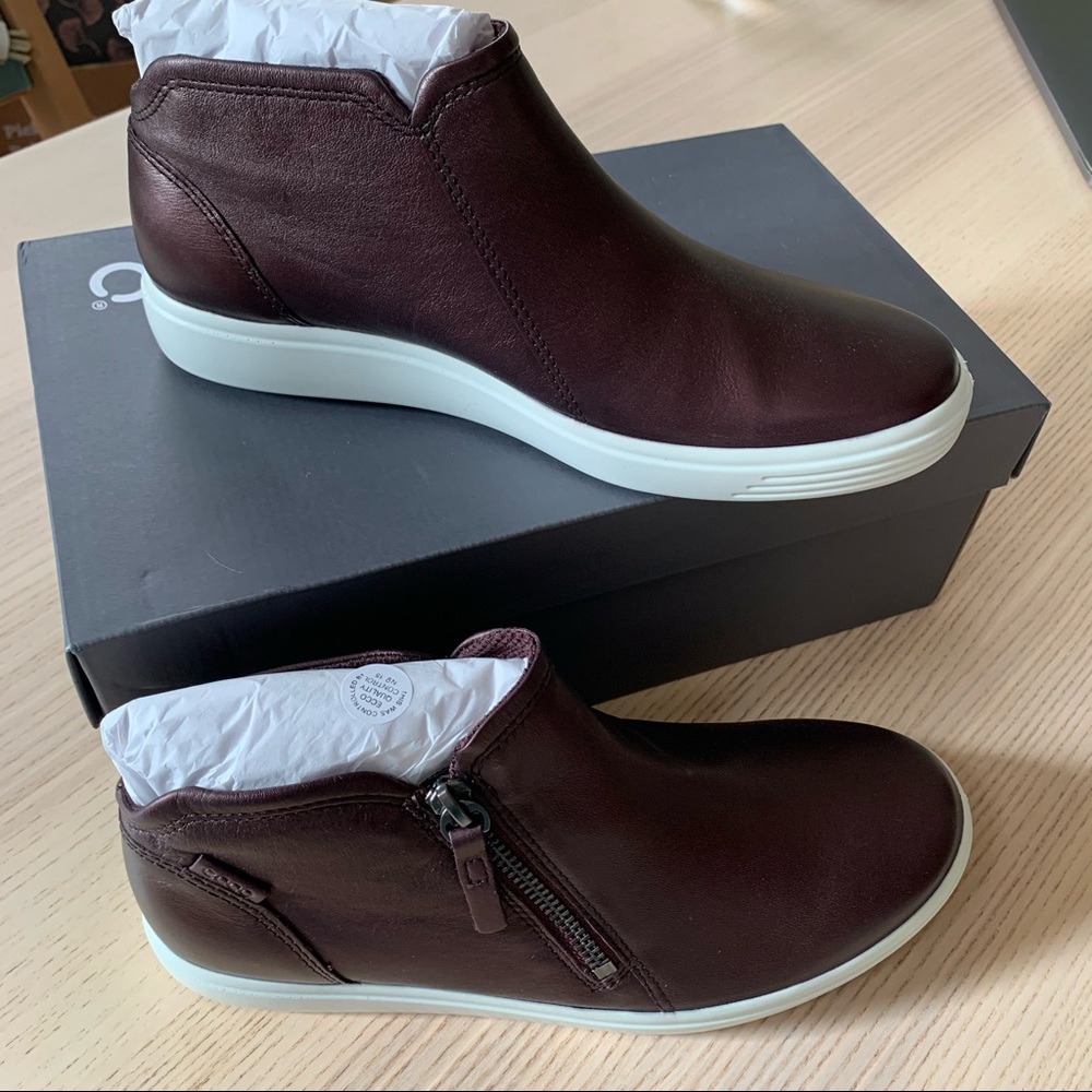 NIB Ecco Soft 7 zip sneaker booties sz 7-7.5